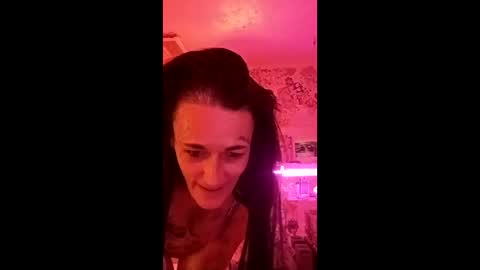 chaoticluvbug777 online show from December 23, 6:41 am