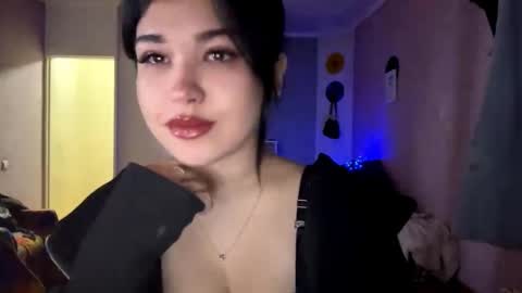 Lola online show from December 19, 5:30 pm