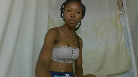 chariola0101 online show from January 26, 5:13 am