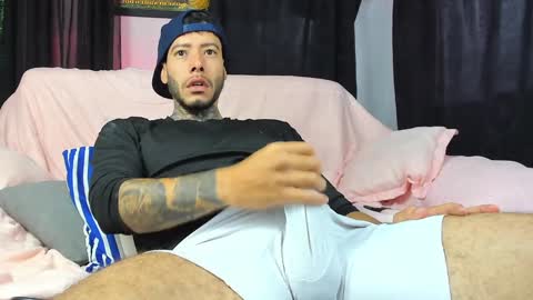 Snapshot of charless_dickenss chatting on February 5, 12:06 pm charless_dickenss online show from February 5, 12:06 pm