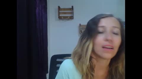 Snapshot of charlot_ponze chatting on October 11, 5:34 am charlott online show from October 11, 5:34 am