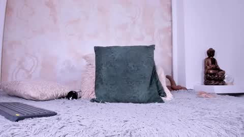 Charlote online show from February 26, 8:45 pm