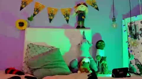 Char 3 online show from October 31, 8:09 pm