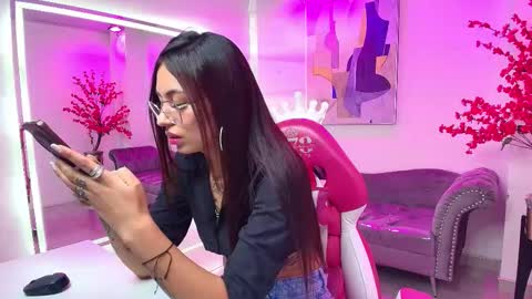 Snapshot of charlotte_etthan chatting on October 16, 4:01 am Charlotte online show from October 16, 4:01 am