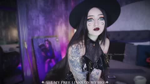 Snapshot of charlotte_germanotta_ chatting on October 1, 7:35 pm Charlotte online show from October 1, 7:35 pm