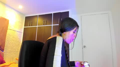 Snapshot of charlotte_icee chatting on February 6, 7:29 pm Charlotte Icee online show from February 6, 7:29 pm