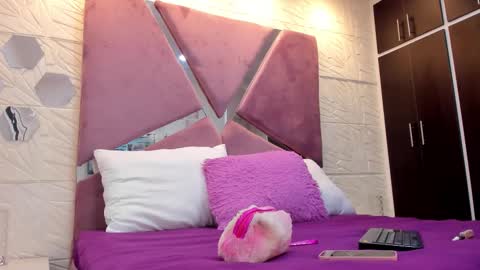 Snapshot of charlotte_icee chatting on October 6, 6:26 pm Charlotte Icee online show from October 6, 6:26 pm