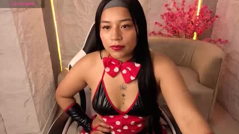 Snapshot of charlotte_tx chatting on September 23, 2:33 pm Online 800 to 1400 online show from September 23, 2:33 pm