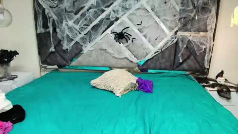 charlotte_walker1 online show from October 15, 3:21 am