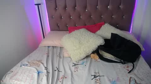 charlotte_walker1 online show from March 10, 5:11 am