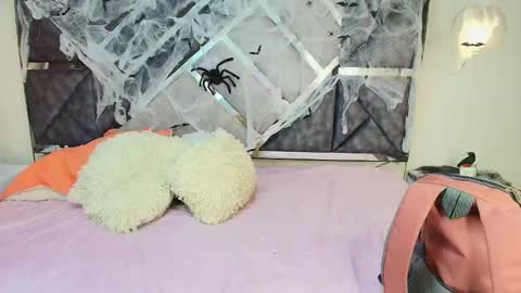charlotte_walker1 online show from October 22, 2:59 am