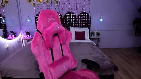 charlotteatwood online show from February 13, 4:21 pm