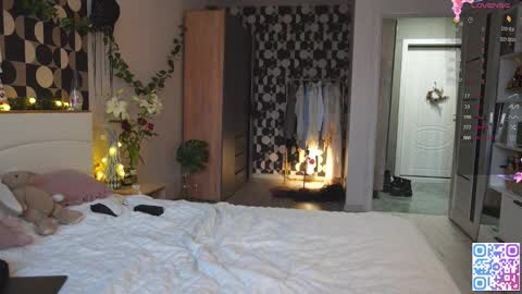 my fansly Charming daisy              My Wishlist  for new toys     online show from November 24, 9:41 am