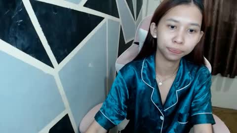 Charm online show from December 14, 11:00 pm