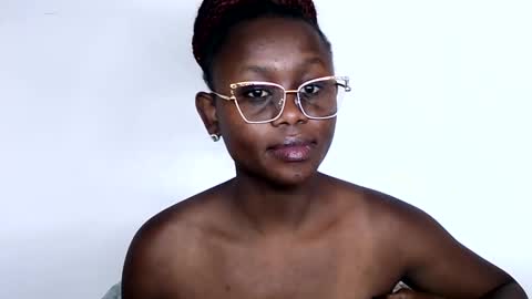 Snapshot of cheeky_charms chatting on October 6, 10:05 pm cheeky_charms online show from October 6, 10:05 pm