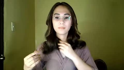 chelly4u69 online show from May 16, 2:41 am