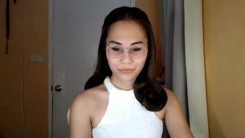 chelly4u69 online show from April 15, 2:37 am