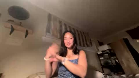 Snapshot of chellybear101 chatting on November 1, 5:06 am chellybear101 online show from November 1, 5:06 am