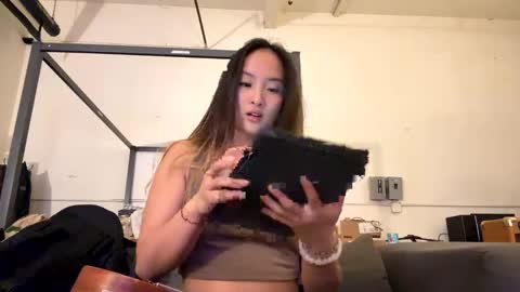 Snapshot of chellybear101 chatting on December 16, 2:25 am chellybear101 online show from December 16, 2:25 am