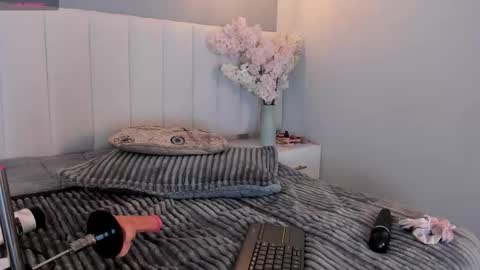 chelsea_bolton_ online show from February 23, 2:41 pm