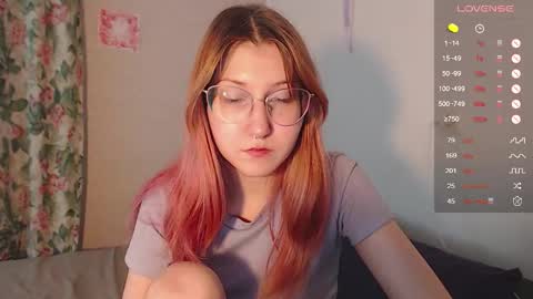 Snapshot of cherry_hazzze chatting on September 27, 1:42 pm Cheryl online show from September 27, 1:42 pm