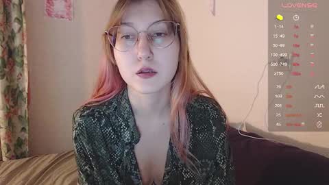Snapshot of cherry_hazzze chatting on September 28, 2:04 pm Cheryl online show from September 28, 2:04 pm