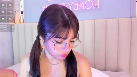 C H E R R Y  online show from February 25, 11:58 am