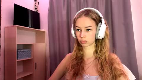 Evie online show from October 16, 11:10 am