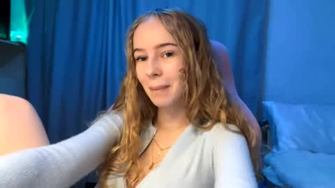 Evie online show from May 8, 10:59 pm