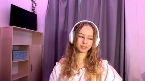 Evie online show from October 14, 5:10 am