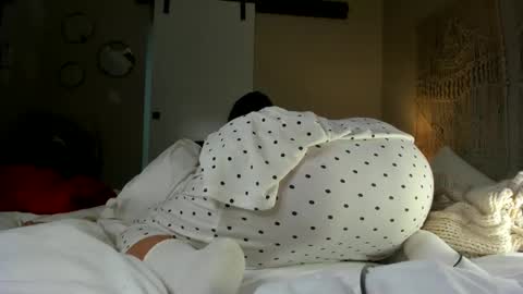 yoursensualparadise online show from December 15, 10:39 pm