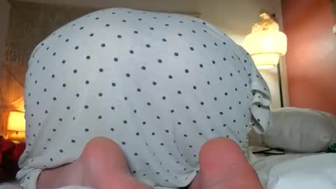 yoursensualparadise online show from April 15, 11:49 pm