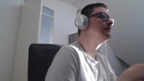 chillzonecam online show from May 1, 5:40 pm