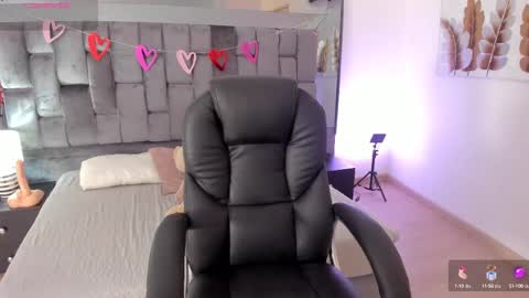 Snapshot of chloe__evans_ chatting on February 16, 1:05 pm Chloe online show from February 16, 1:05 pm