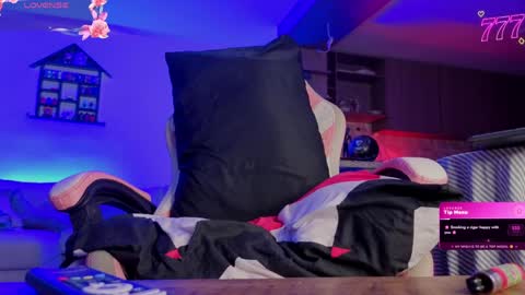 chloe_cooperr online show from May 5, 12:28 am