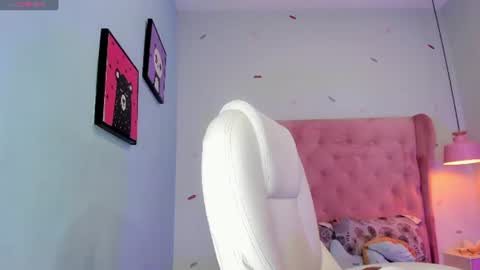 Chloe online show from August 1, 7:04 pm