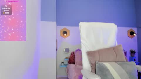 Chloe online show from June 6, 3:07 pm