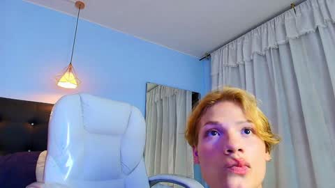 CHLOE online show from December 13, 11:50 pm