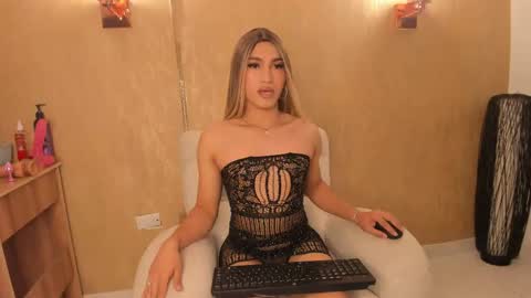 chloe_luxury online show from April 16, 2:06 pm