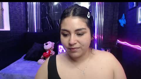 chloe_smith5 online show from May 14, 8:29 pm