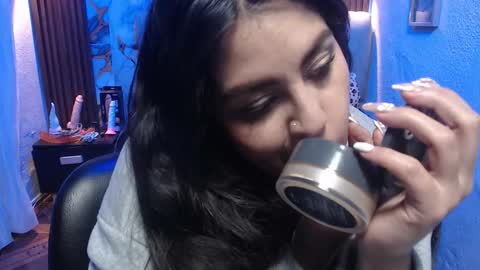 chloe_smith5 online show from March 5, 3:21 pm