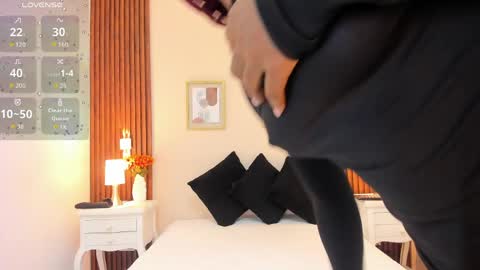 CHLOE online show from April 1, 1:23 pm