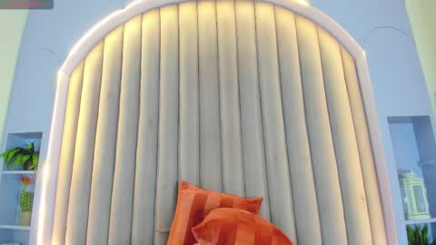 C H L O E  online show from February 10, 12:30 pm