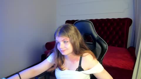 ChloeHalses online show from May 31, 6:09 pm