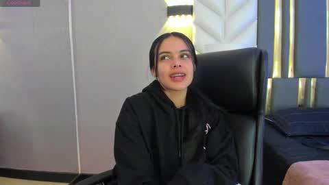  Chloe Harper  online show from April 9, 11:38 am