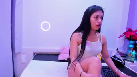 Snapshot of chloemartini_ chatting on October 26, 4:02 am ChloeSignup For Free  Join my Fan Club online show from October 26, 4:02 am