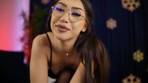 chloemin_ online show from December 21, 12:00 pm