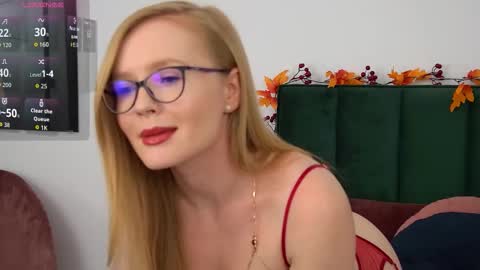 Snapshot of chloerichardson chatting on October 16, 10:37 am Chloe online show from October 16, 10:37 am