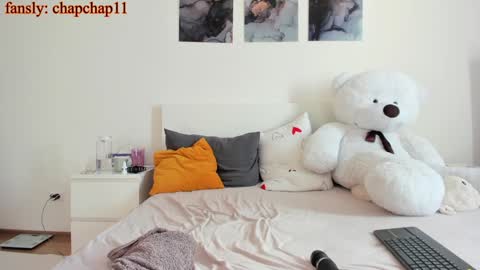 ChloeTaya online show from September 14, 6:37 am