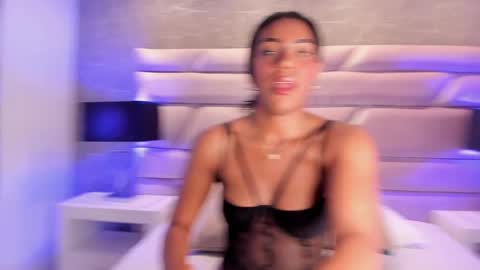 Snapshot of chloetaylorr_ chatting on February 25, 10:09 pm CHLOE online show from February 25, 10:09 pm